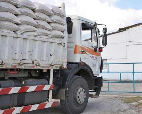 Camiones Sancti Spíritus. Emcarga. Los camiones de Emcarga dentro de sus funciones asumen el traslado de los alimentos desde los puertos hasta los almacenes mayoristas