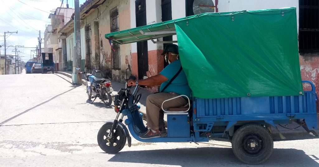 La inmensa mayoría de los espirituanos usan los triciclos eléctricos en la transportación de pasajeros y cargas.