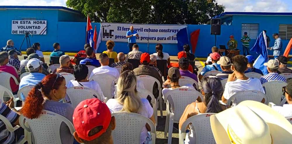 Las tripulaciones de dos locomotoras y la brigada de vías y puentes de Jarahueca, fueron reconocidas en la actividad